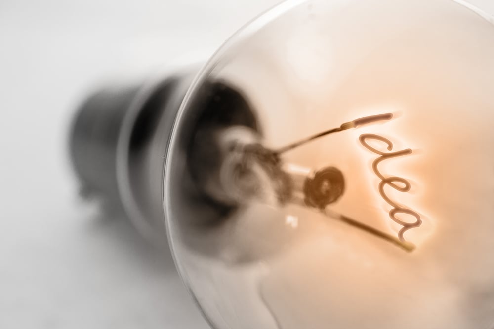Close-up-on-filament-spelling-out-idea
